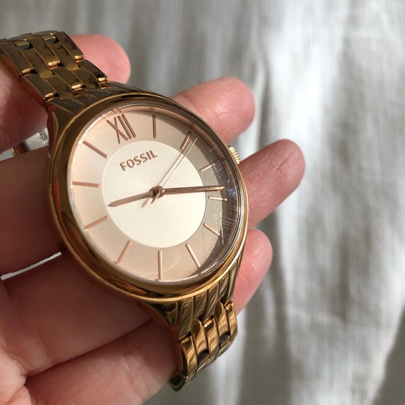 Rose Gold Fossil Watch - Picture 4 of 8